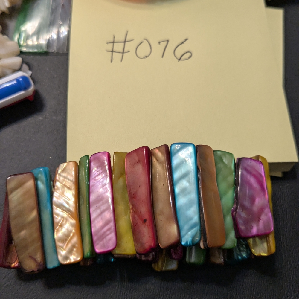 Colorful Shell Stretch Bracelet - Picture 3 of 5